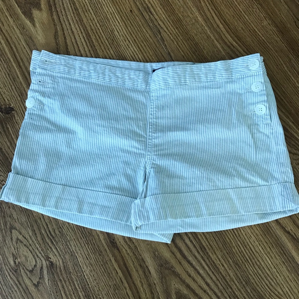 GAP side button shorts
